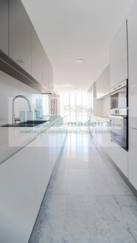 Apartamento T4 para Venda em Funchal (Se)
