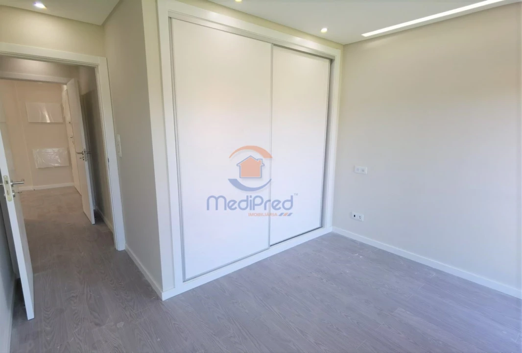 Apartamento T2 para Venda em Santo António dos Cavaleiros e Frielas Foto 17