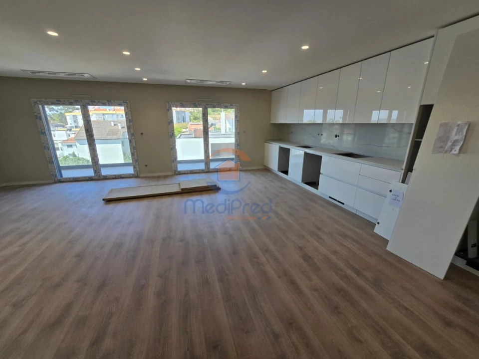 Apartamento T2 para Venda em Santo António dos Cavaleiros e Frielas Foto 1