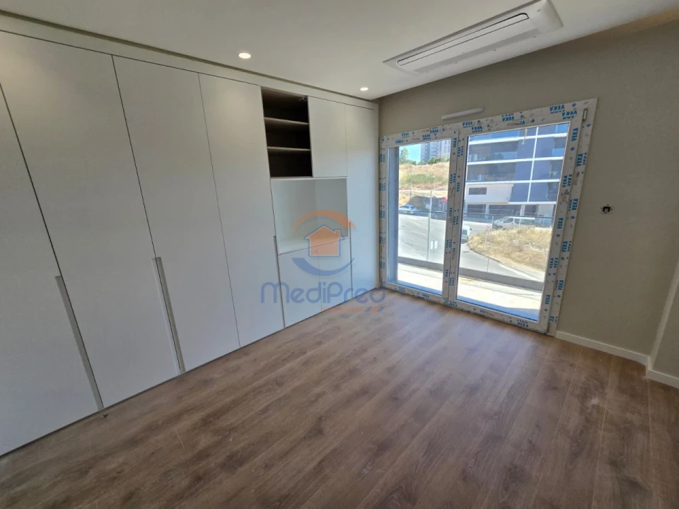 Apartamento T2 para Venda em Santo António dos Cavaleiros e Frielas Foto 13