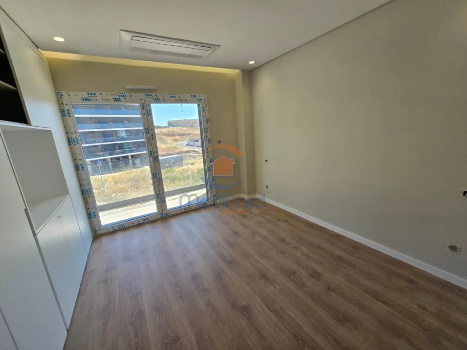 Apartamento T2 para Venda em Santo António dos Cavaleiros e Frielas Foto 14