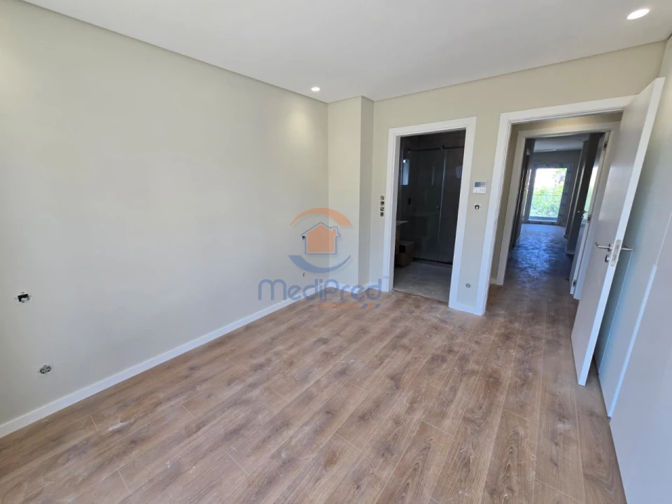 Apartamento T2 para Venda em Santo António dos Cavaleiros e Frielas Foto 15