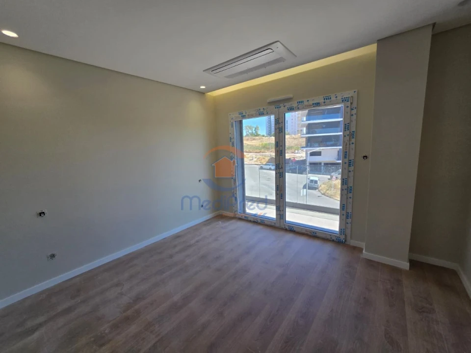 Apartamento T2 para Venda em Santo António dos Cavaleiros e Frielas Foto 21
