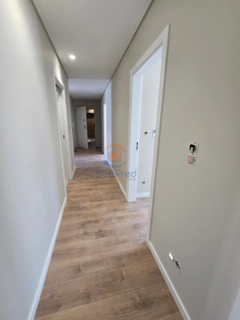 Apartamento T2 para Venda em Santo António dos Cavaleiros e Frielas