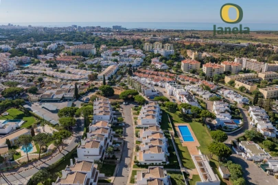 Moradia T4 para Venda em Quarteira