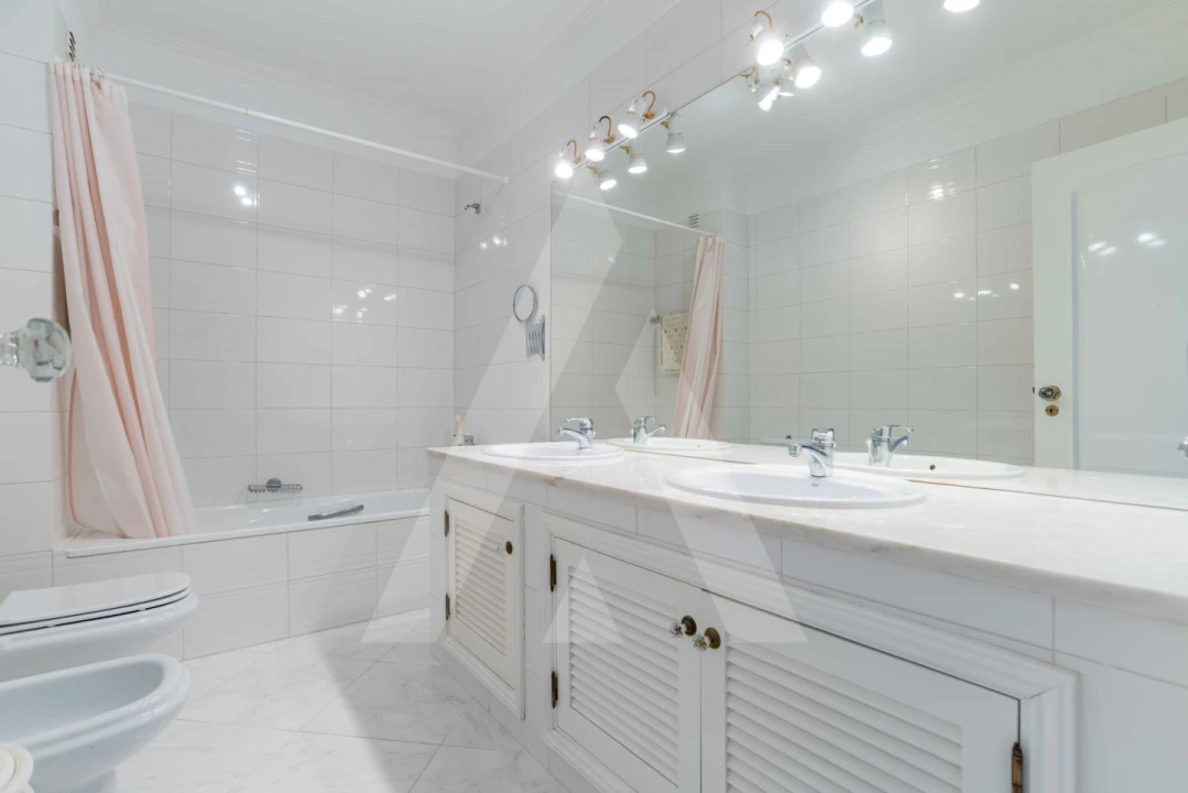 Apartamento T3 para Venda em Quarteira Foto 15