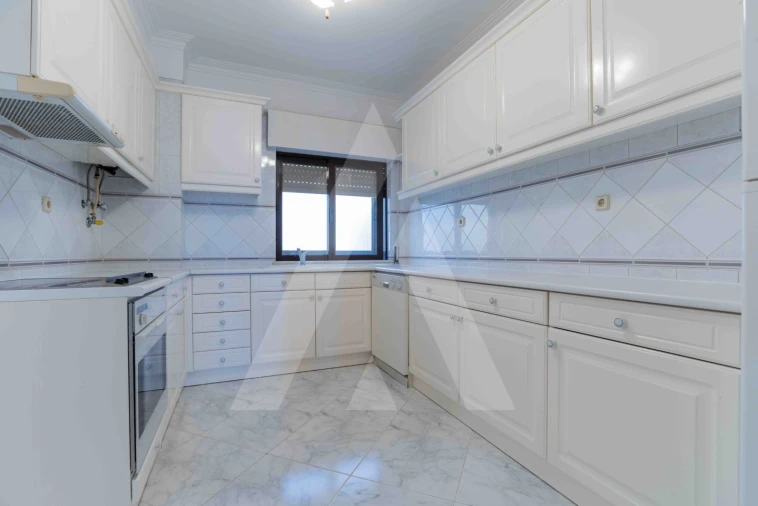 Apartamento T3 para Venda em Quarteira Foto 17