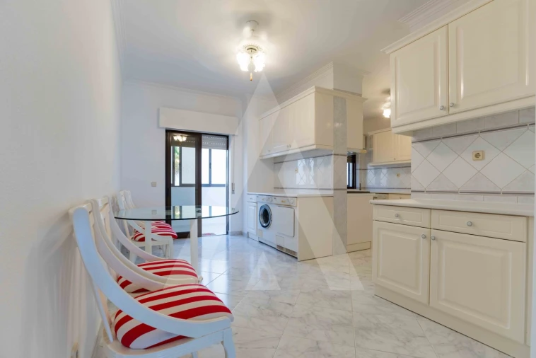 Apartamento T3 para Venda em Quarteira Foto 19