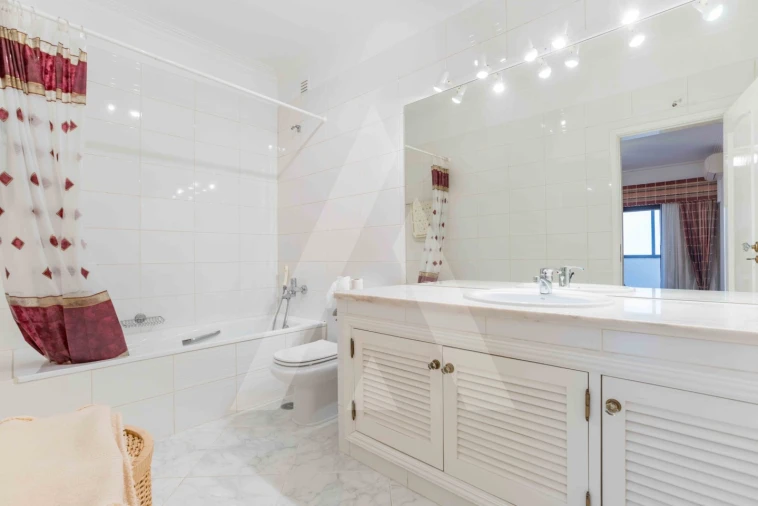 Apartamento T3 para Venda em Quarteira Foto 22