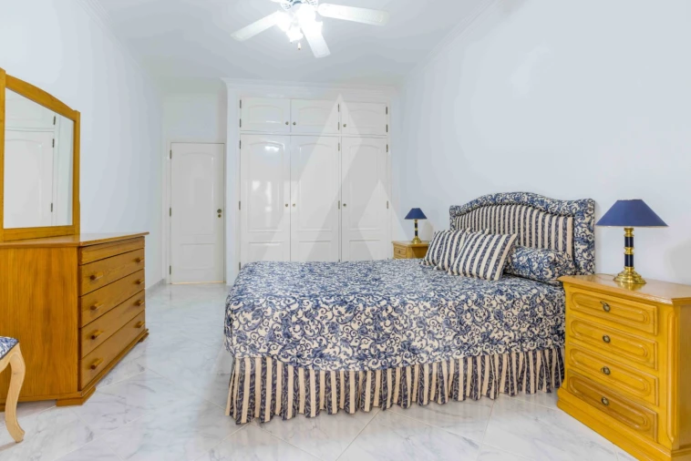 Apartamento T3 para Venda em Quarteira Foto 25