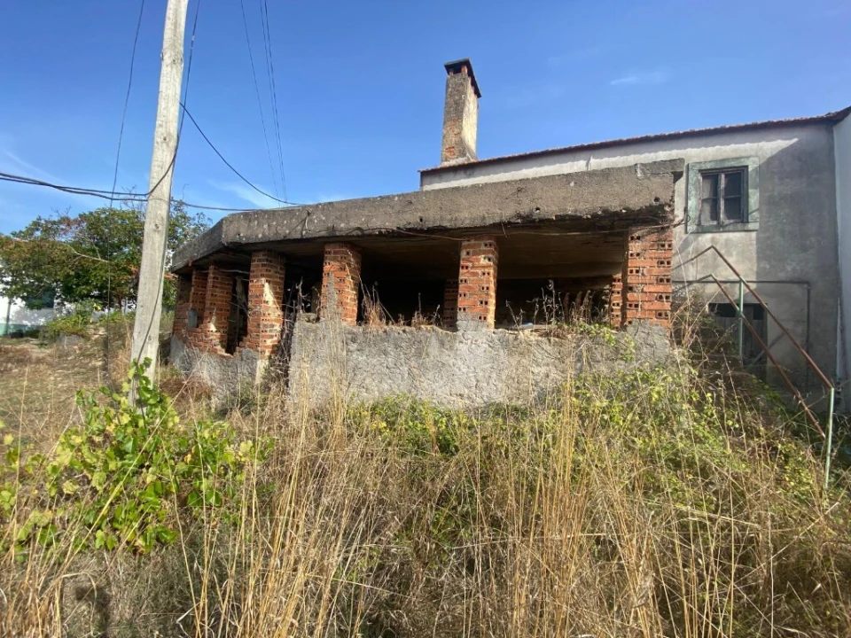 Moradia T2 para Venda em Nossa Senhora do Pranto Foto 2