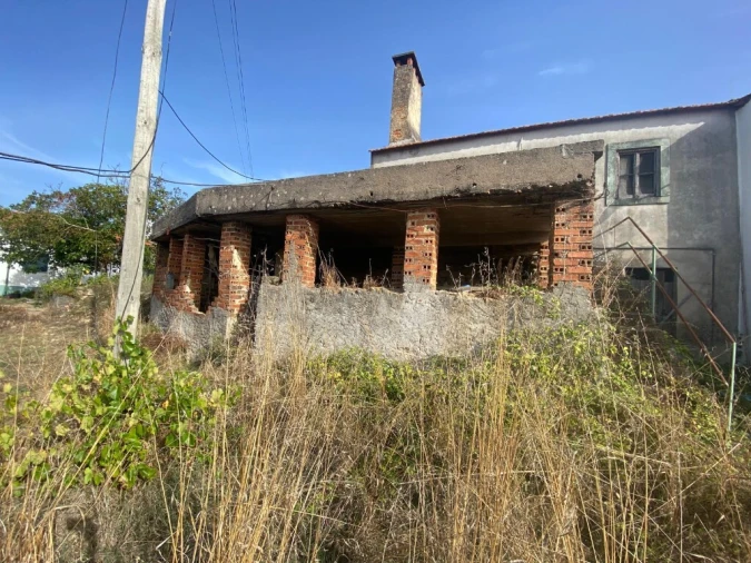 Moradia T2 para Venda em Nossa Senhora do Pranto Foto 2