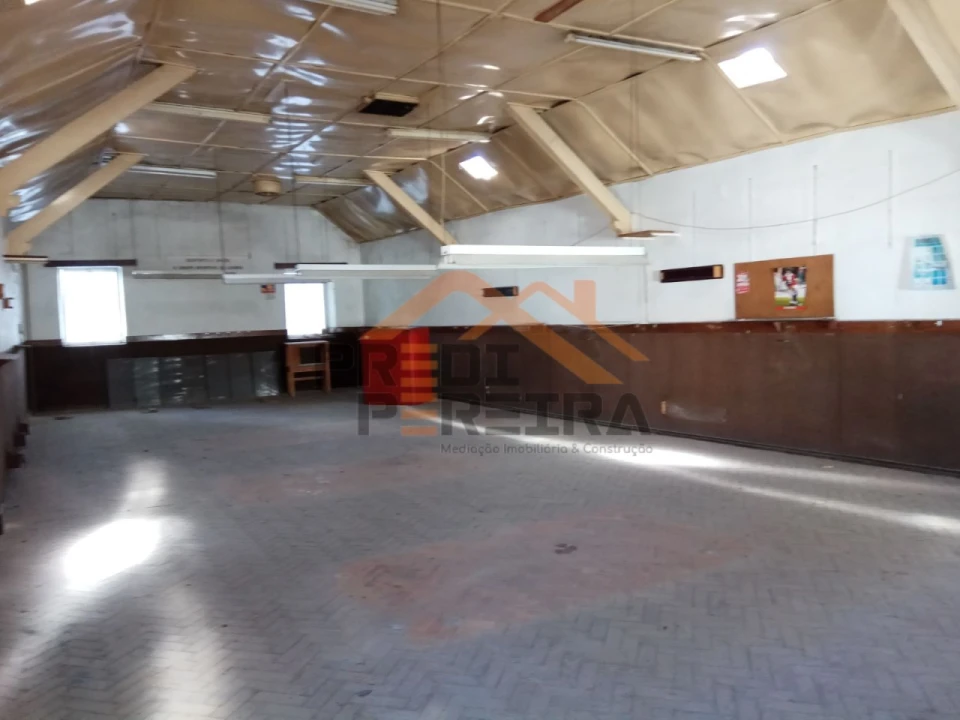 Prédio para Venda em Loures Foto 2