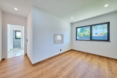 Moradia T4 para Venda em Corroios