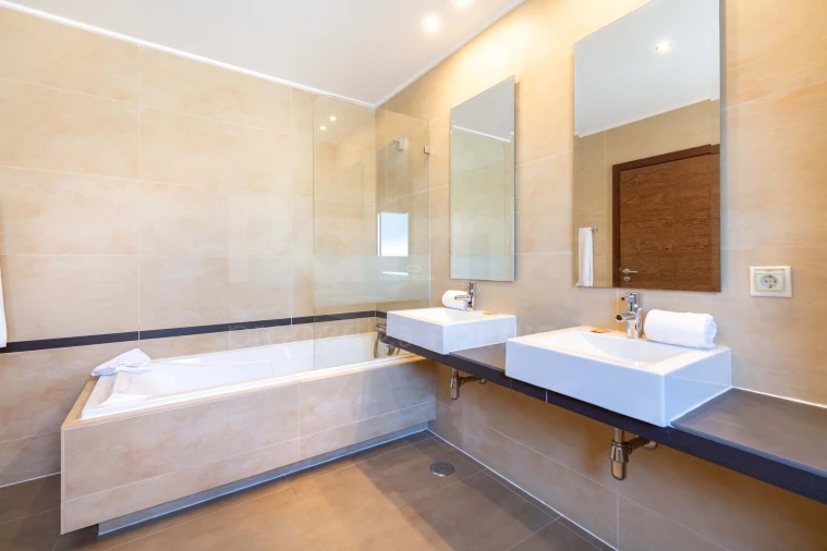 Moradia T3 para Venda em Ferragudo Foto 11