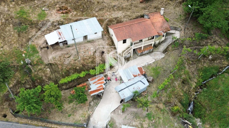 Moradia T2 para Venda em Bustelo, Carneiro e Carvalho de Rei Foto 1