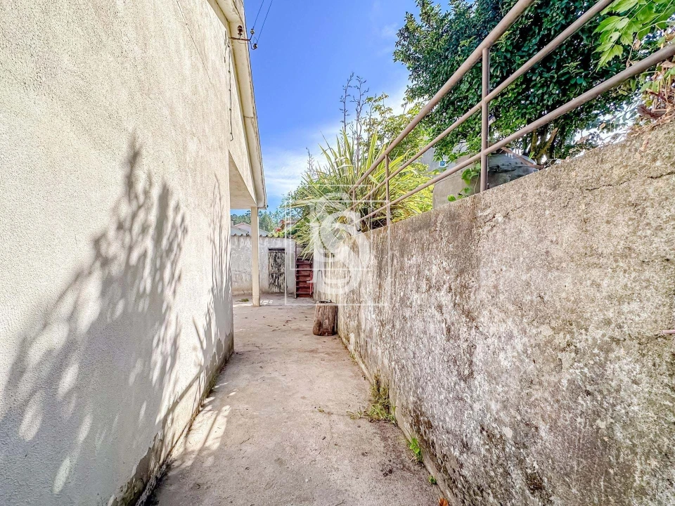 Moradia T2 para Venda em Fridão Foto 32