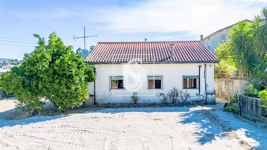 Moradia T2 para Venda em Fridão Foto 1