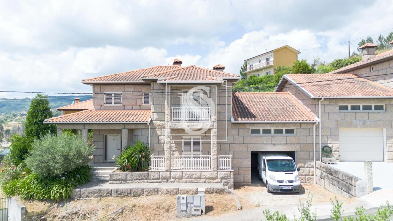 Moradia T4 para Venda em Gove Foto 1