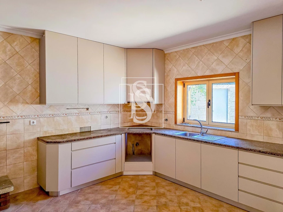 Moradia T4 para Venda em Gove Foto 4