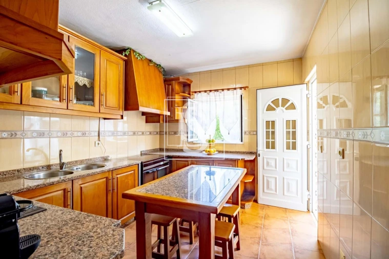 Moradia T2 para Venda em Olo e Canadelo Foto 4