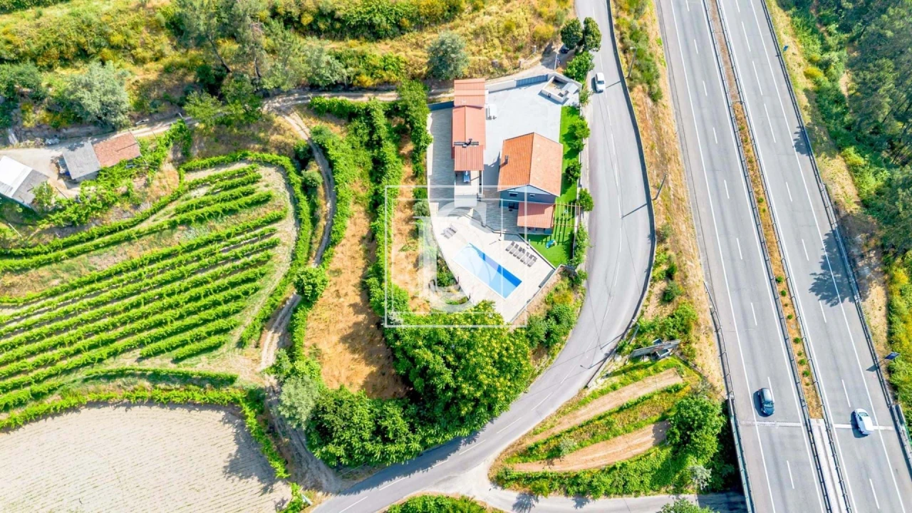 Moradia T10 para Venda em Fregim Foto 11