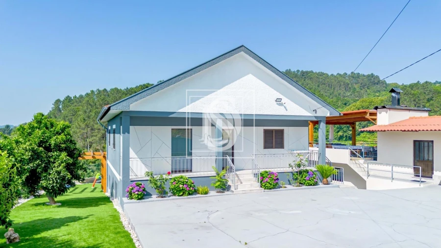 Moradia T10 para Venda em Fregim Foto 13