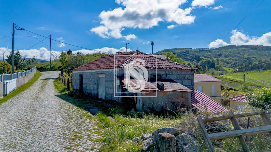 Moradia T1 para Venda em Loivos do Monte Foto 1