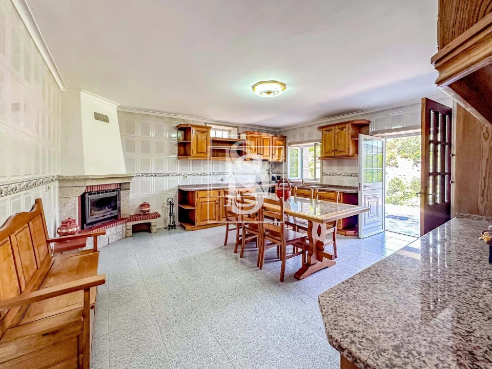 Moradia T2 para Venda em Olo e Canadelo Foto 3