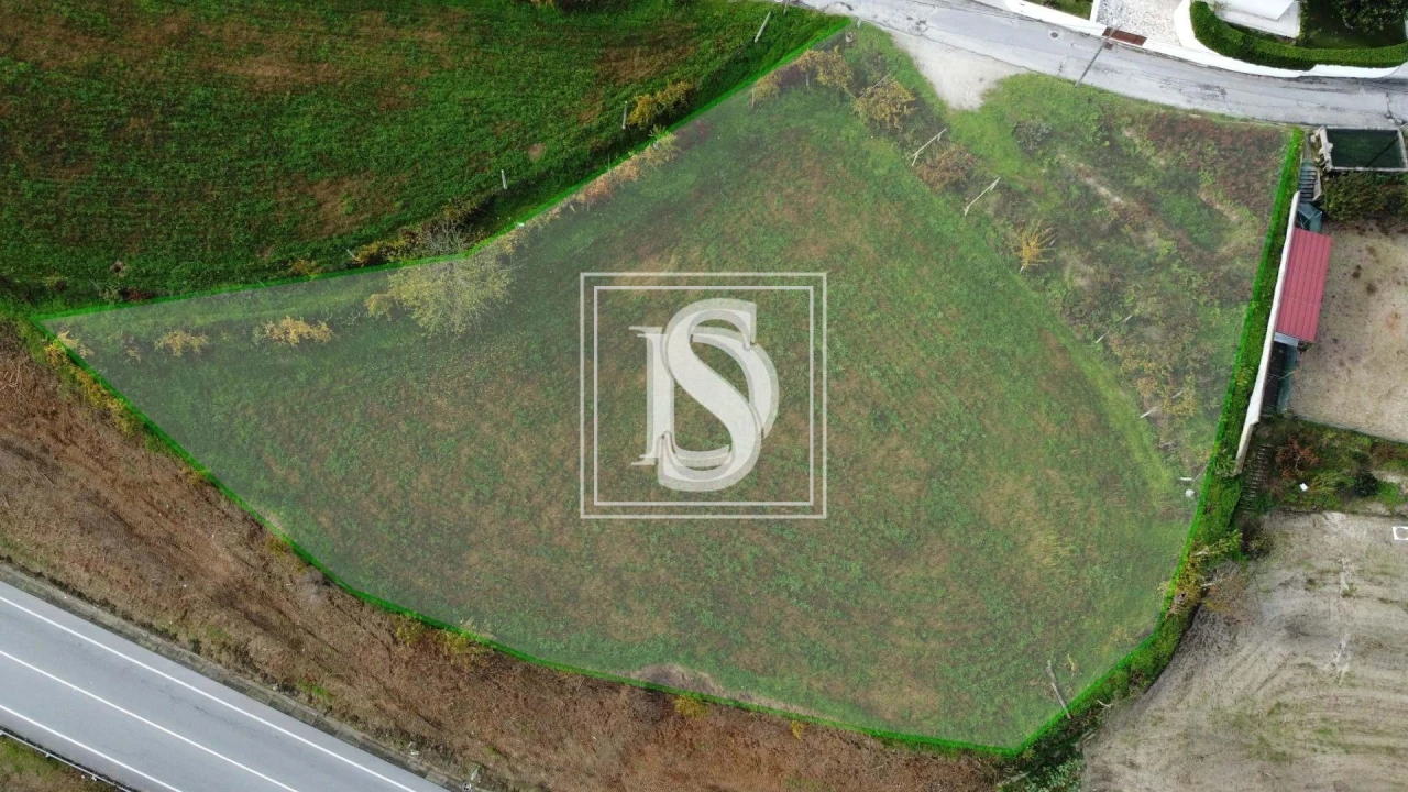 Terreno para Venda em Freixo de Cima e de Baixo Foto 2