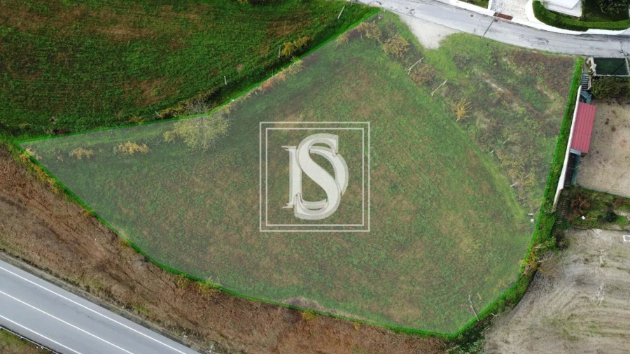Terreno para Venda em Freixo de Cima e de Baixo Foto 2