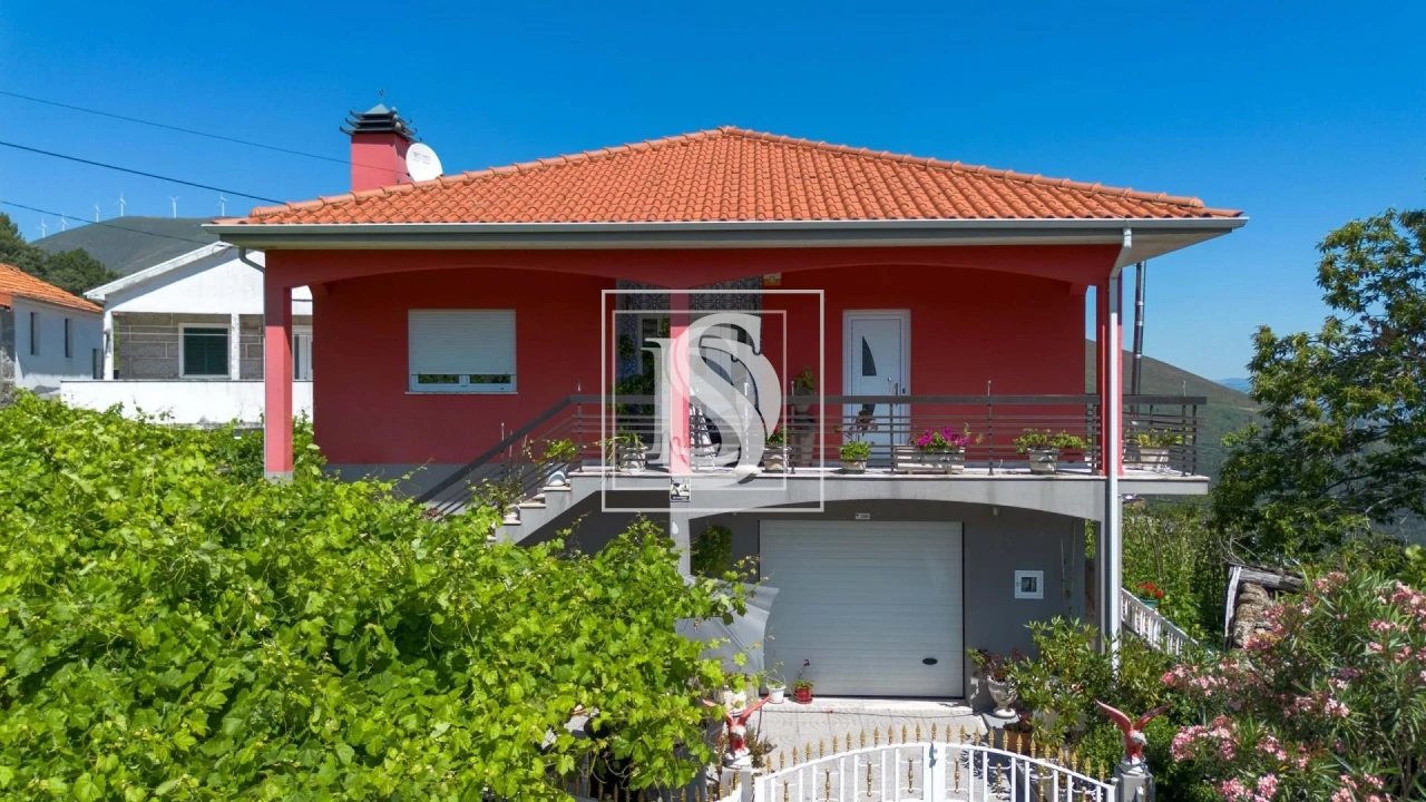 Moradia T4 para Venda em Teixeira e Teixeiró Foto 27