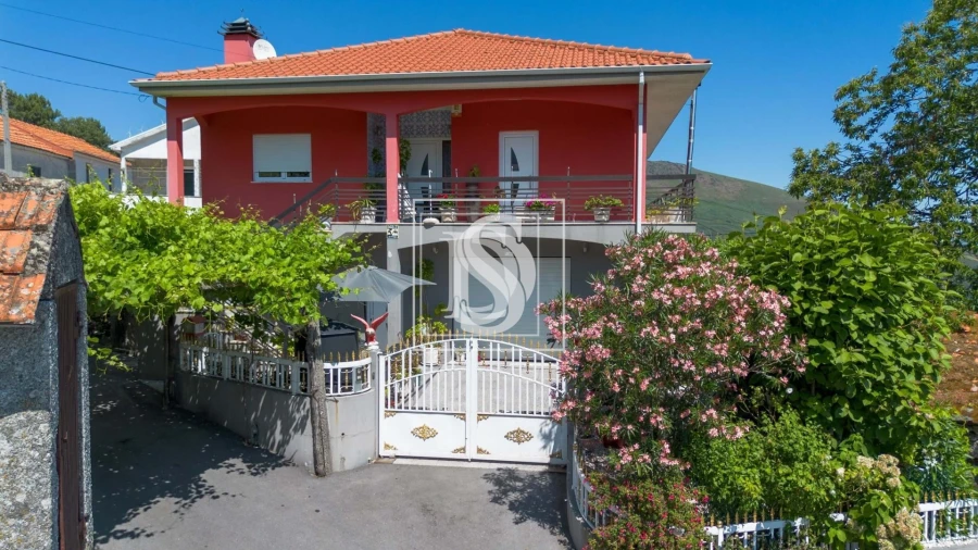 Moradia T4 para Venda em Teixeira e Teixeiró Foto 26