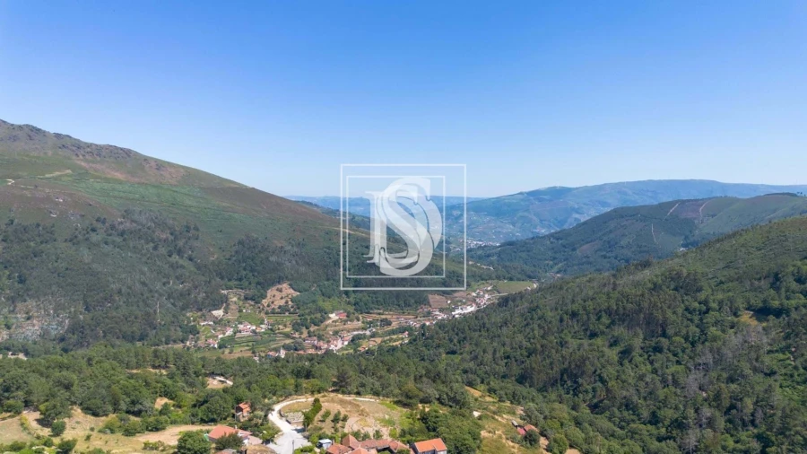 Moradia T4 para Venda em Teixeira e Teixeiró Foto 25