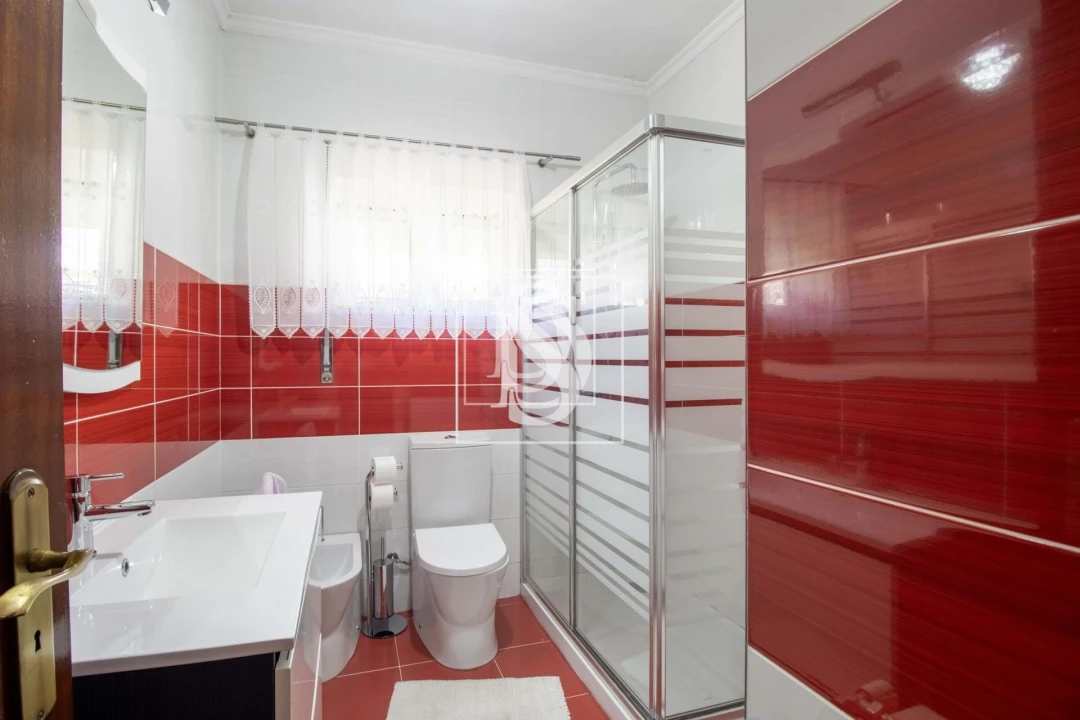 Moradia T4 para Venda em Teixeira e Teixeiró Foto 12