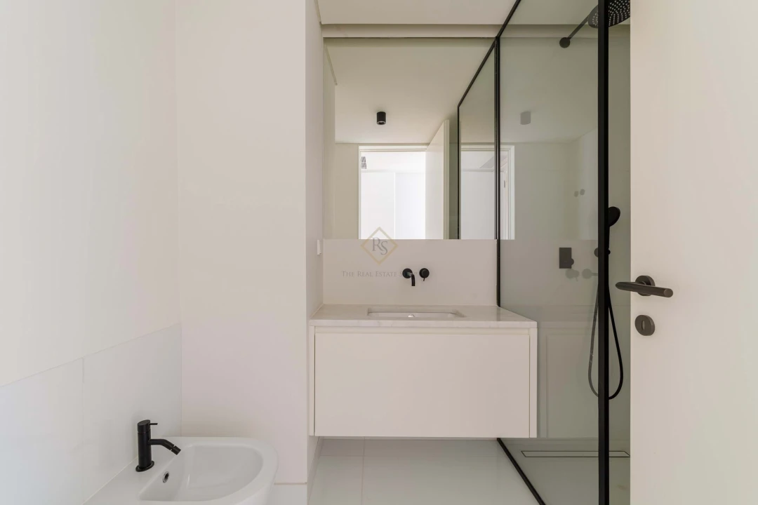 Apartamento T4 para Arrendamento em Santo António Foto 16