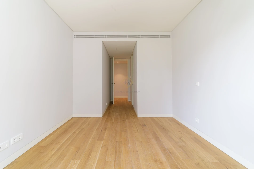 Apartamento T4 para Arrendamento em Santo António Foto 25