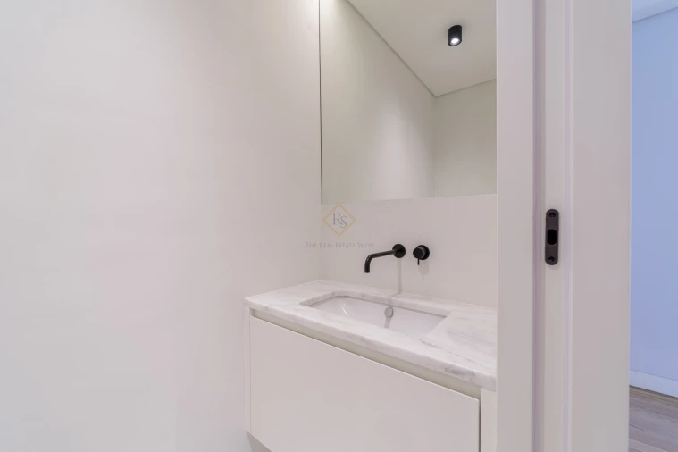 Apartamento T4 para Arrendamento em Santo António Foto 10