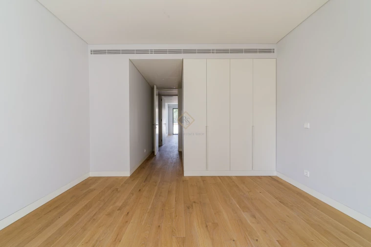 Apartamento T4 para Arrendamento em Santo António Foto 13