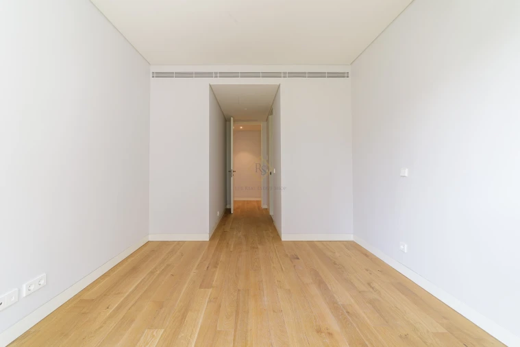 Apartamento T4 para Arrendamento em Santo António Foto 25