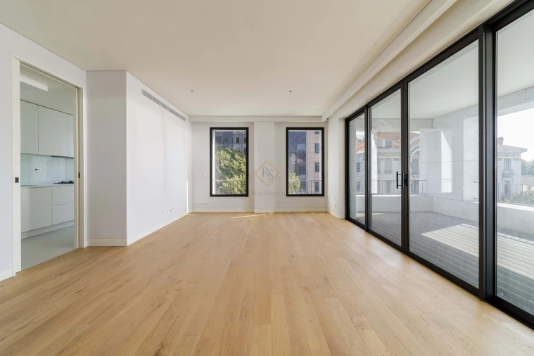 Apartamento T4 para Arrendamento em Santo António Foto 2