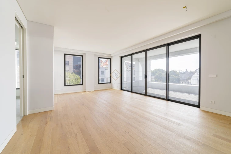 Apartamento T4 para Arrendamento em Santo António Foto 31