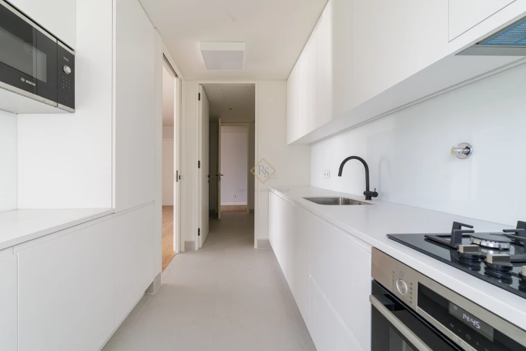 Apartamento T4 para Arrendamento em Santo António Foto 7