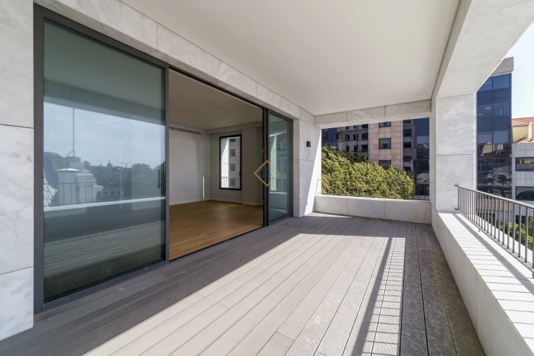 Apartamento T4 para Arrendamento em Santo António Foto 9