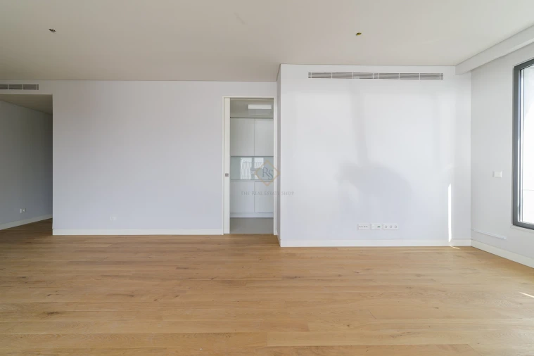 Apartamento T4 para Arrendamento em Santo António Foto 32