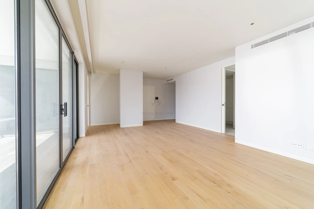 Apartamento T4 para Arrendamento em Santo António Foto 30