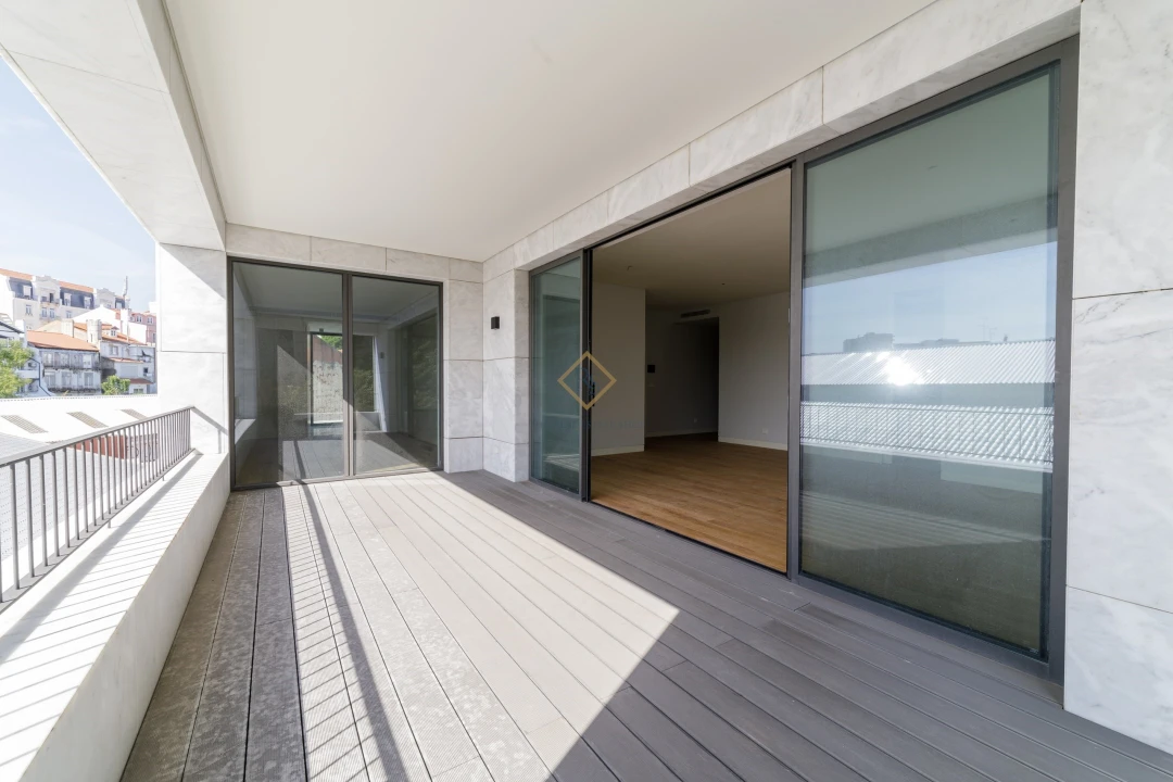 Apartamento T4 para Arrendamento em Santo António Foto 1