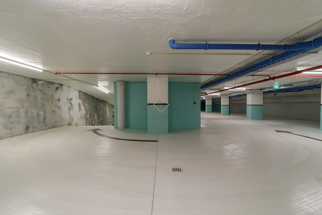 Apartamento T4 para Arrendamento em Santo António Foto 34