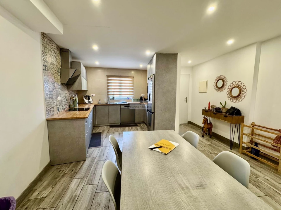 Moradia T2 para Venda em Odiaxere Foto 3