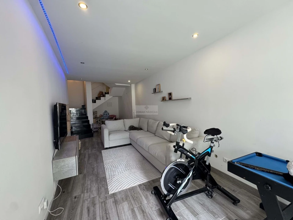 Moradia T2 para Venda em Odiaxere Foto 6